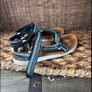 Teva Sz 9 Women's Black White Strap Original Universal Sandals